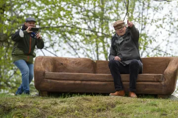 Před sto lety se z Oberplanu stala Horní Planá. U příležitosti výročí město odhalilo pamětní lavičky