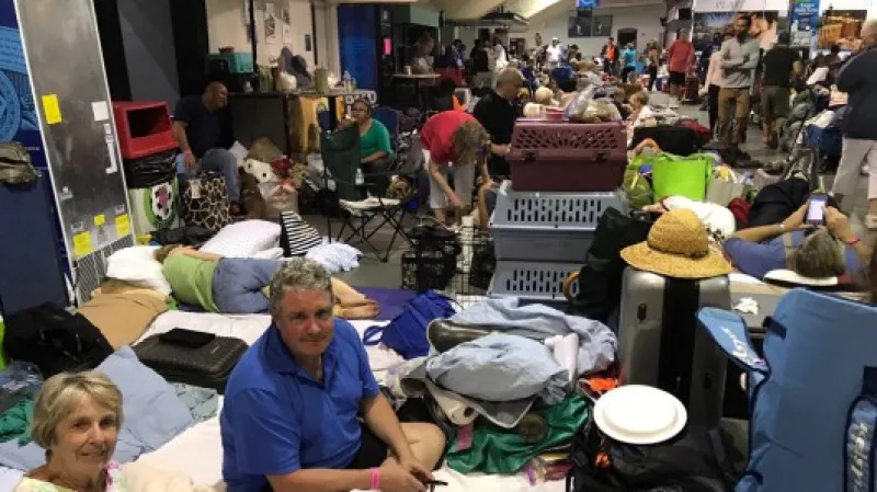 Stadion v Esteru se stal dočasným úkrytem pro tisíce lidí