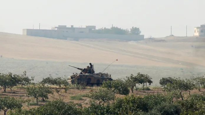 Turecké pozemní síly poprvé vstoupily do Sýrie