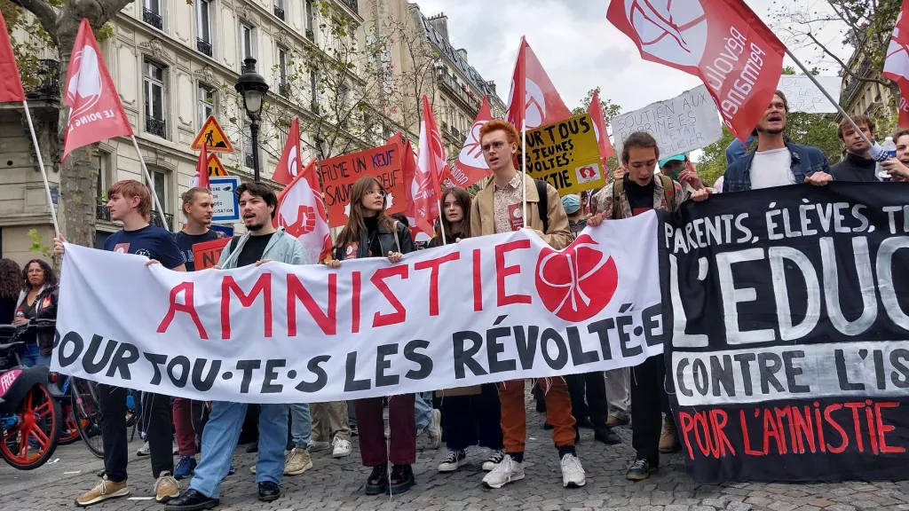 Protest proti policejnímu násilí v Paříži