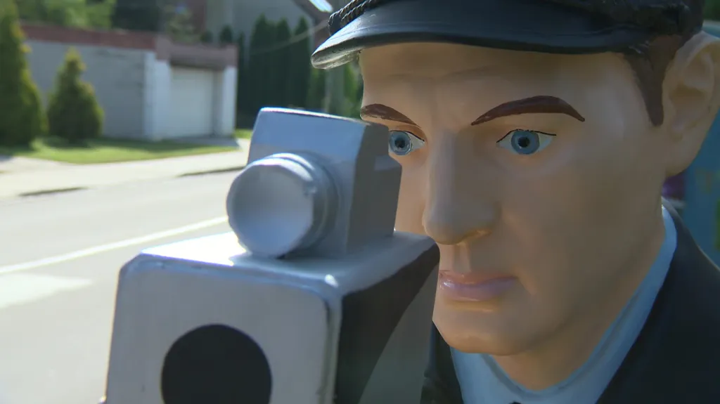 3D strážník má za úkol překvapit rychle jedoucí řidiče