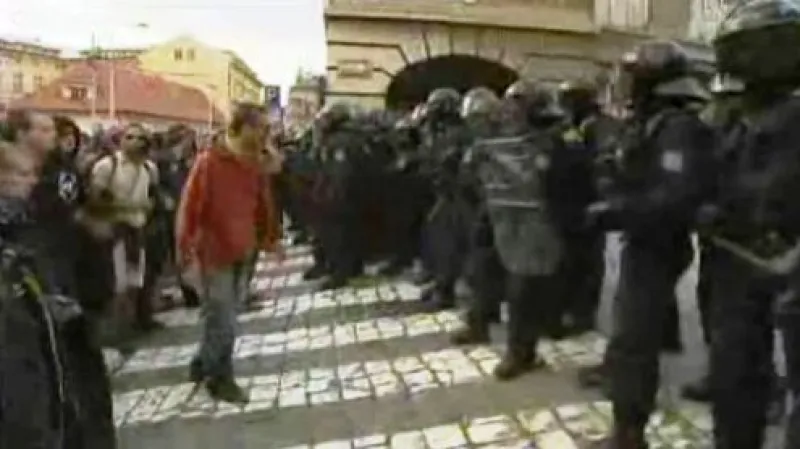 Zásah policistů proti squatterům na Albertově