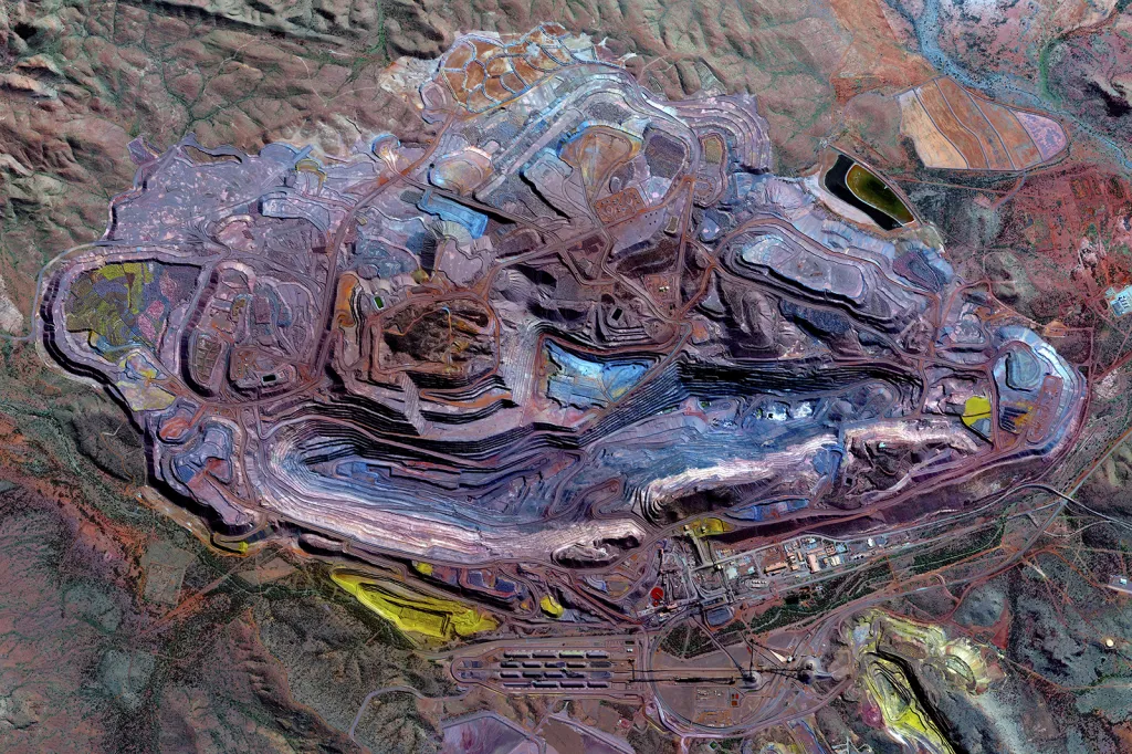 Důl železné rudy Mount Whaleback v oblasti Pilbara v západní Austrálii. Přibližně 98 % světové těžby železné rudy se používá k výrobě oceli, a je významnou součástí stavebních konstrukcí budov, automobilů a spotřebičů, jako jsou ledničky.