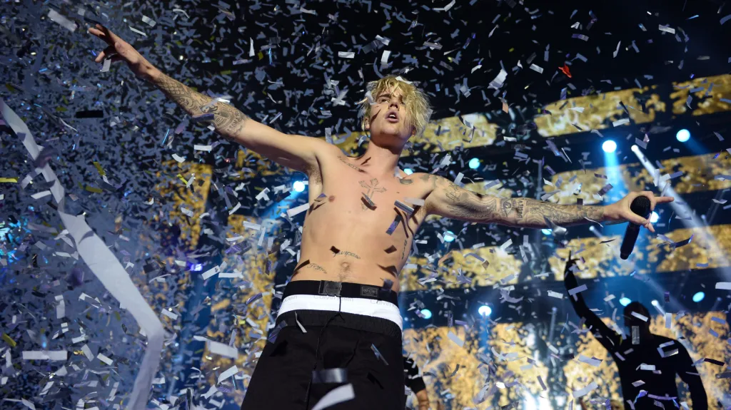 12. listopadu se v pražské O2 areně bude vyskytovat asi největší koncentrace teenagerů. Idol mnohých z nich, Justin Bieber, totiž poprvé zavítá do Česka. Stane se tak v rámci turné k desce Purpose.