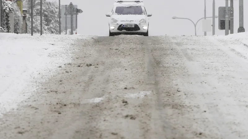 Zasněžená silnice