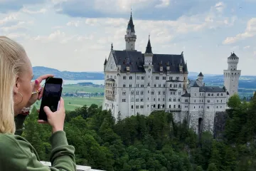 Neuschwanstein a megality v Carnacu přibyly na seznam UNESCO