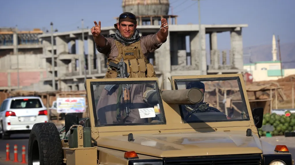 Pešmergové na cestě do Kobani