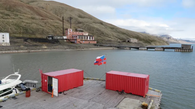 Základna Jihočeské univerzity v městečku Pyramiden