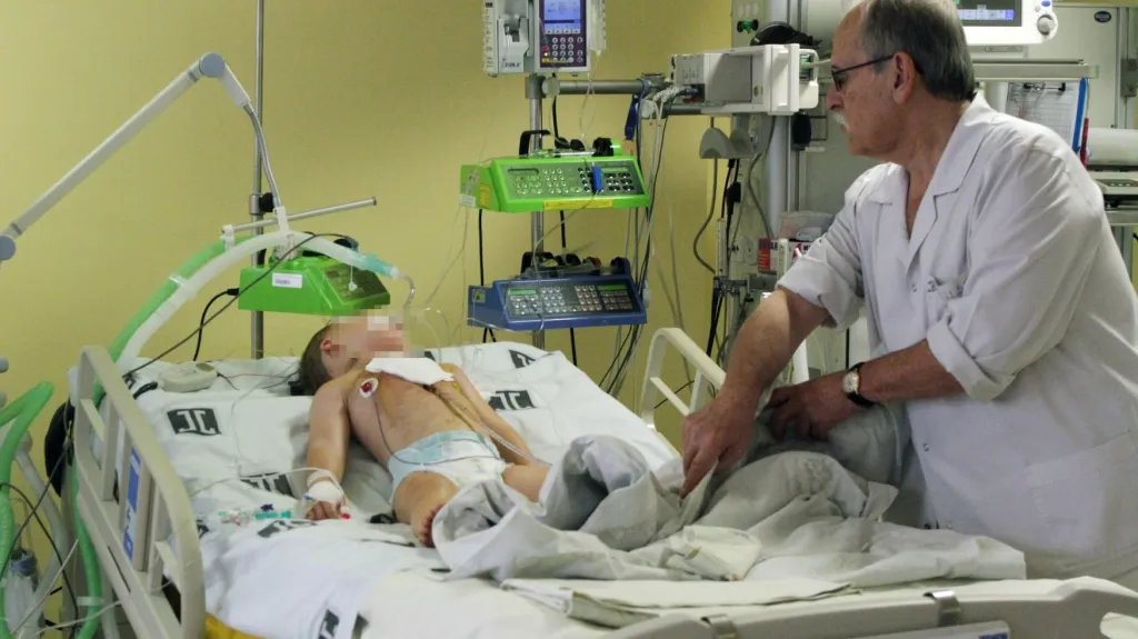 Polští lékaři bojují o život podchlazeného chlapce