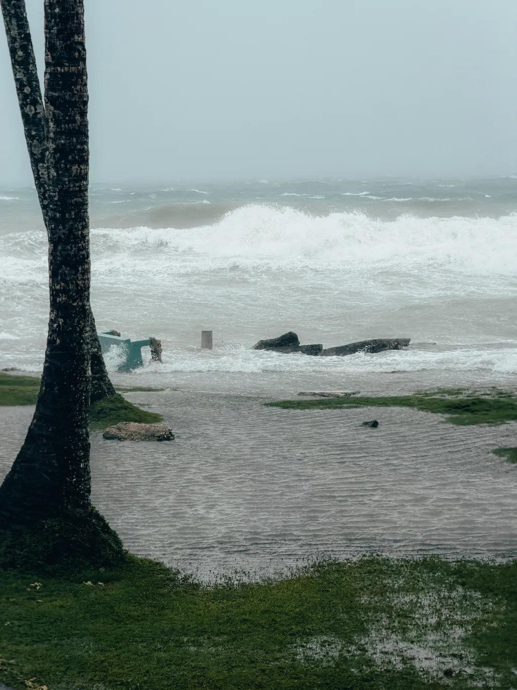 Supertajfun Sinlaku zasáhl souostroví Severní Mariany v západním Pacifiku.