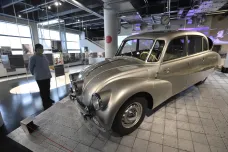 Navrhl unikátní podvozek a aerodynamický tvar vozu. Kniha Tatra se věnuje odkazu Hanse Ledwinky