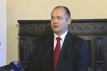 Hašek a arcibiskupové: Dohoda s církvemi pomůže stovkám měst a obcí