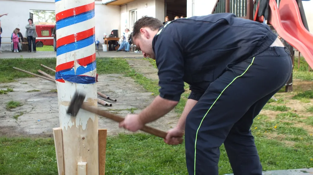 Stavění Máje - Chrudichromy