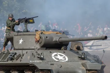 Tankový den v Lešanech představuje různé konstrukční školy vojenské techniky