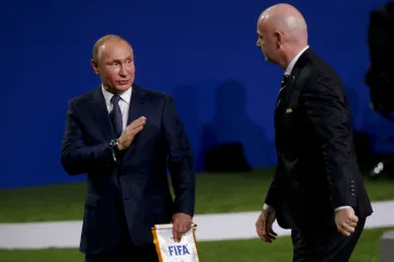 Medvěd provede výkop, za Rusy nastoupí Putin. Sázkaři se před MS soustředí na vítěze i bizarní varianty