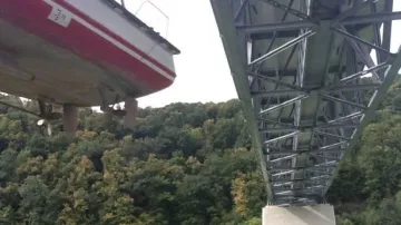 No comment: Stěhování lodi na Vranovskou přehradu