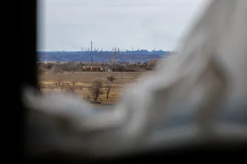 Zpožděné západní dodávky zbraní umožňují Rusku tlačit na Ukrajinu ve třech směrech, tvrdí ISW