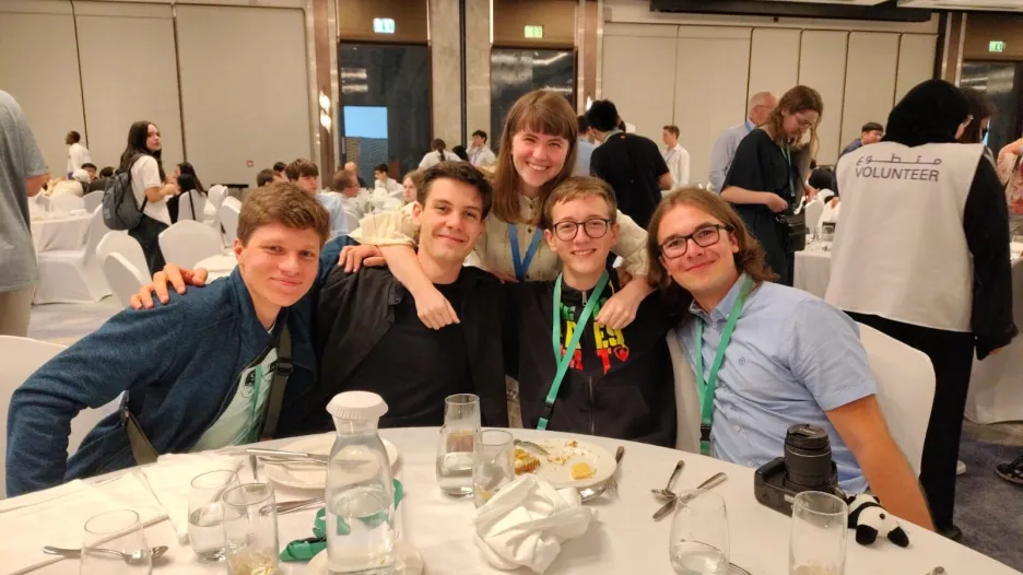 Tým mladých českých chemiků na soutěži