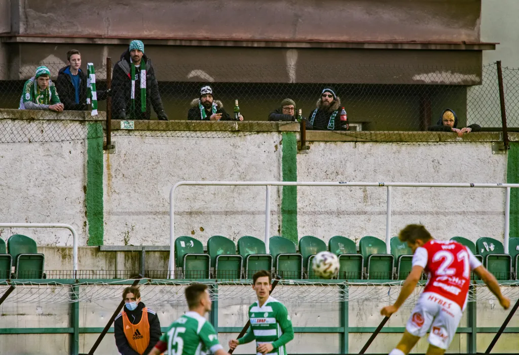 Fanoušci při sledování utkání nejvyšší české fotbalové ligy