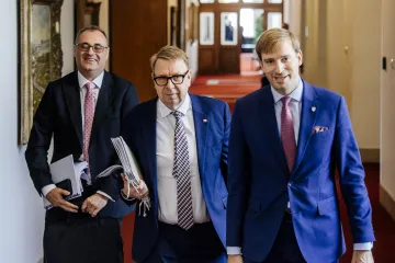 ANO a Motoristé nechtějí snižovat výdaje na obranu ani dopravní stavby