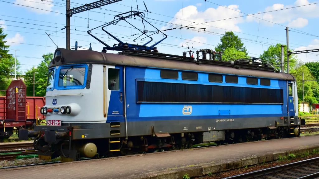 Lokomotiva řady 242