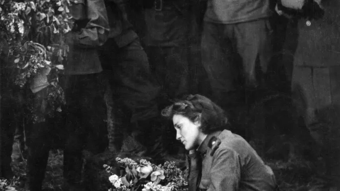 Fotografie Tibora Hontyho z roku 1945