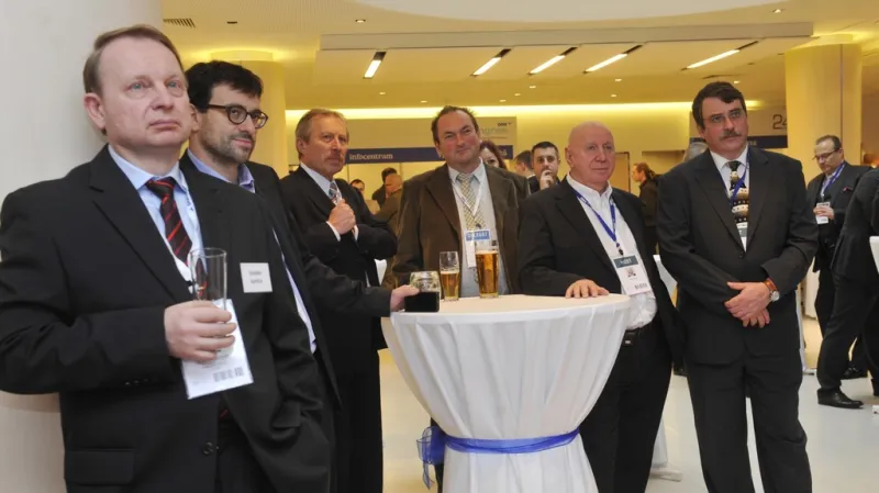 Delegáti sledují projevy na kongresu ODS