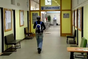 Propuštěn, zaměstnán, propuštěn – a co podpora?