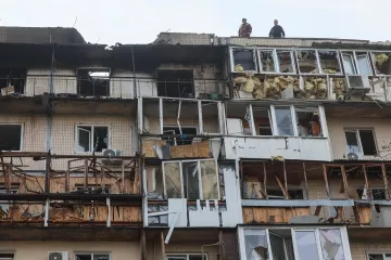 Ruský útok zabil v Kyjevě tři lidi včetně dítěte