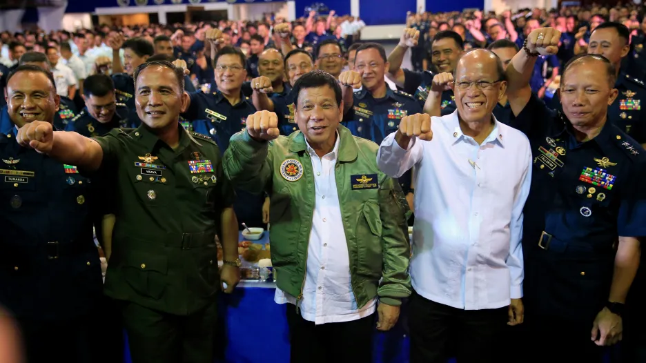 Prezident s velením filipínského letectva