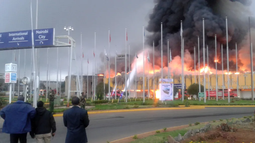 Požár na letišti v Nairobi