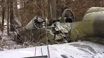 Trosky letadla spadlého u Biskupic na Třebíčsku