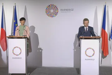 Je potřeba zbavit se závislosti na autoritářských a totalitních režimech, prohlásil Vystrčil 