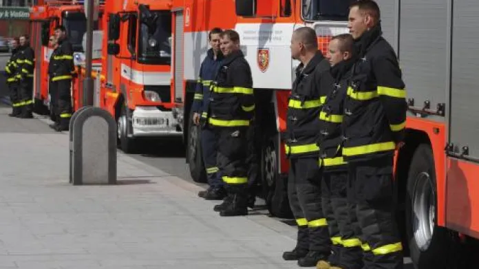 Opavští hasiči drží minutu ticha