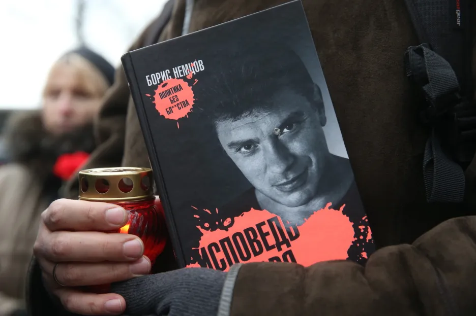 Футболка с Немцовым. Исповедь бунтаря Немцов.