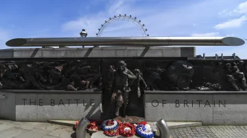 Věnce byly položeny také u pomníku Bitva o Británii v Londýně