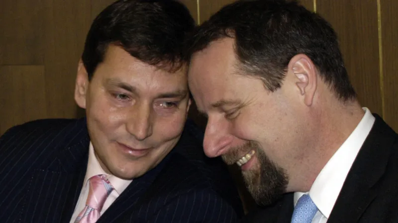 Tomáš Hüner (vlevo) s ministrem průmyslu Martinem Římanem (ODS) v době, kdy byl jeho náměstkem