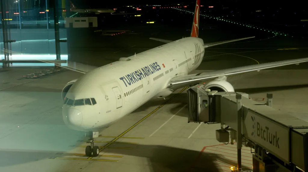Ilustrační foto – Turecký evakuační letoun na letišti v Istanbulu