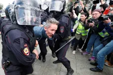Slovní přestřelka kvůli zatýkání v Moskvě. Rusku se nelíbí, že ho Česko kritizuje