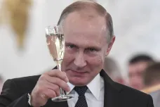 Mohl jsem být taxikář, ale přišla nabídka z Kremlu, říká Putin v propagandistickém dokumentu