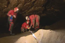Po Amatérské jeskyni budou výzkumníky vodit nové značky. Staré spláchla povodeň