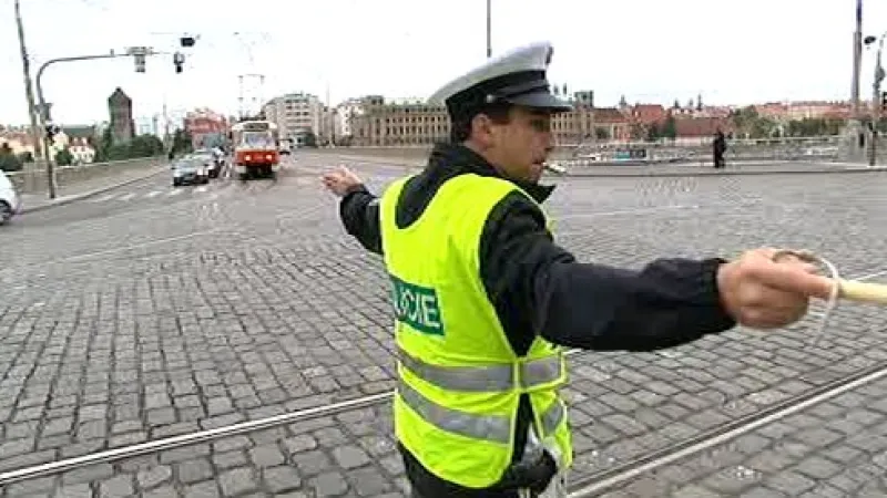 Regulovčík na křižovatce