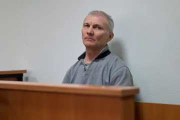 Rus dostal dva roky vězení za „diskreditaci“ armády. Případ odstartoval dceřin protiválečný obrázek