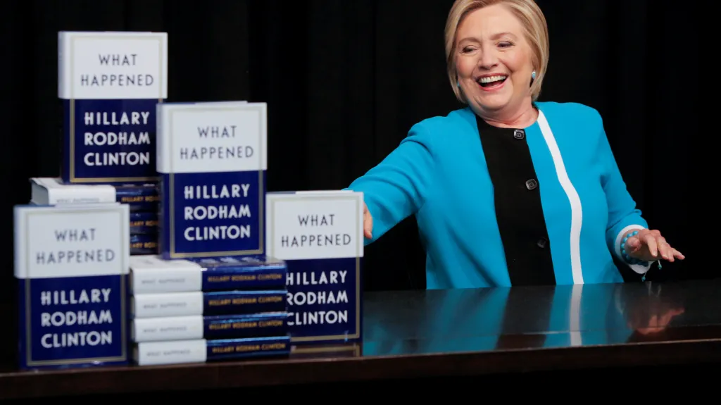 Hillary Clintonová se svou novou knihou Co se stalo