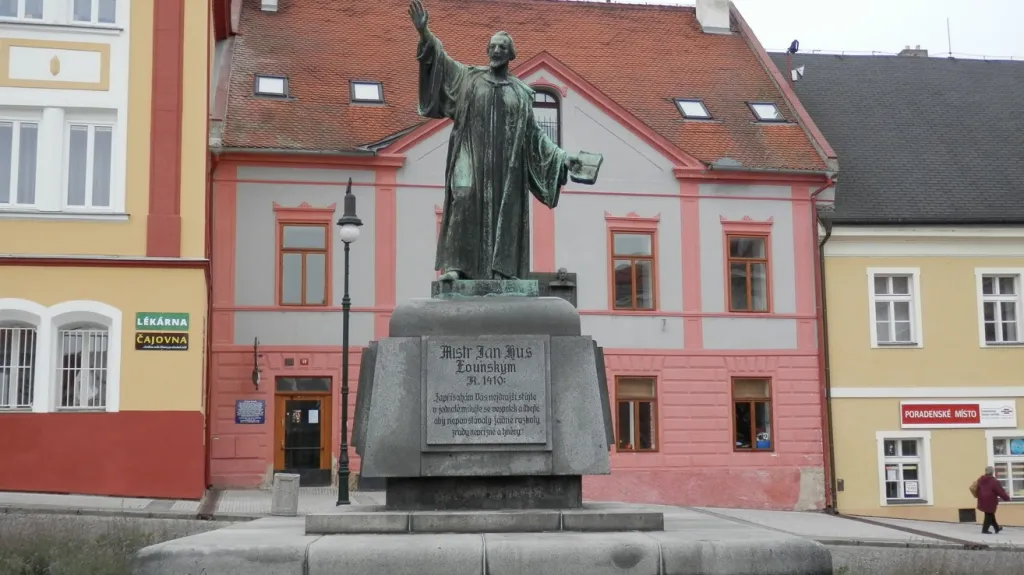 Pomník mistra Jana Husa v Lounech