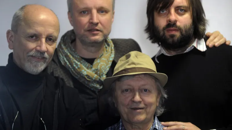 Představení alba Dobrý časy: Václav Neckář s bratrem Janem (první zleva), Jaromírem Švejdíkem a Dušanem Neuwerthem