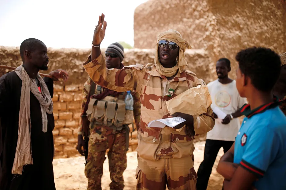 Situace v Mali je dosti nepřehledná. Proislámští sympatizanti nechtějí spolupracovat s armádou a záměrně dezinformují o místní situaci.