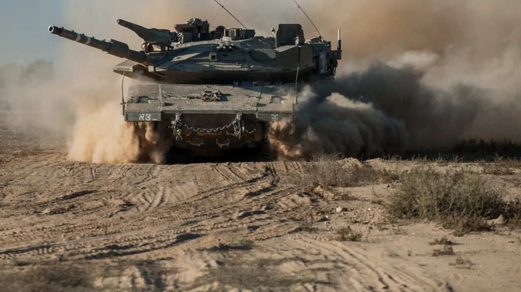 Izraelský tank poblíž hranice Pásma Gazy