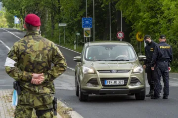 Česko odemyká hranice. Otevřely se přechody s Rakouskem a Německem