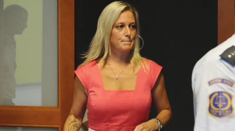 Jana Špaková,  asistentka tehdejšího náměstka ministryně obrany Martina Bartáka